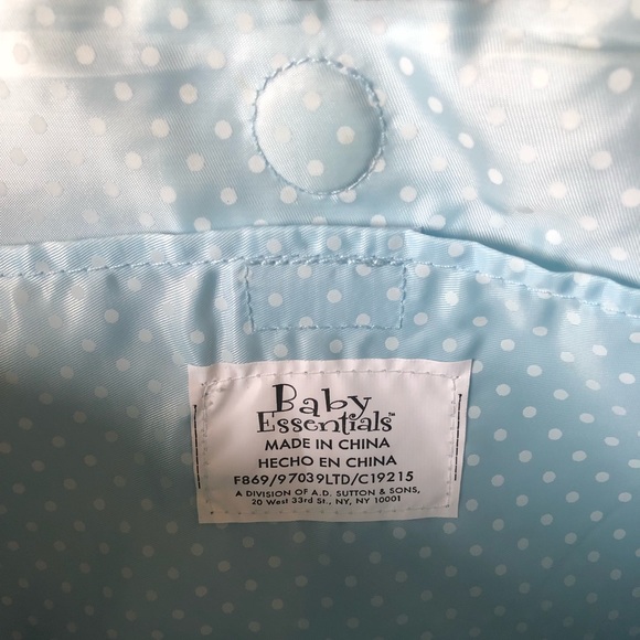 “Baby Love” diaper bag with matching changing pad - Picture 4 of 7